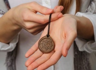 Adibide auto-egindako amulets